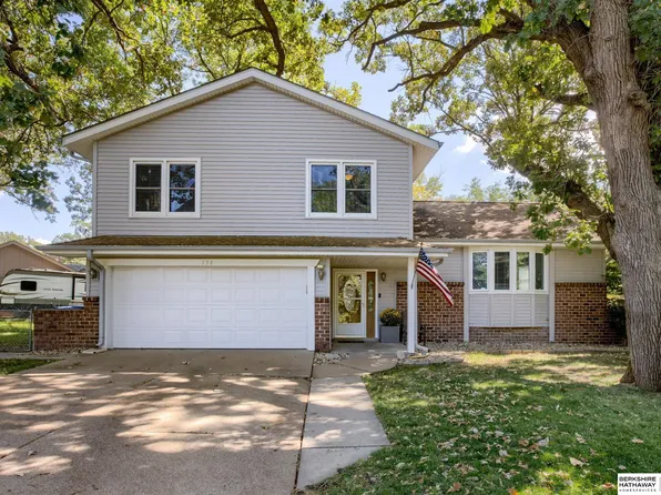 136 Bellevue Blvd S, Bellevue, NE 68005