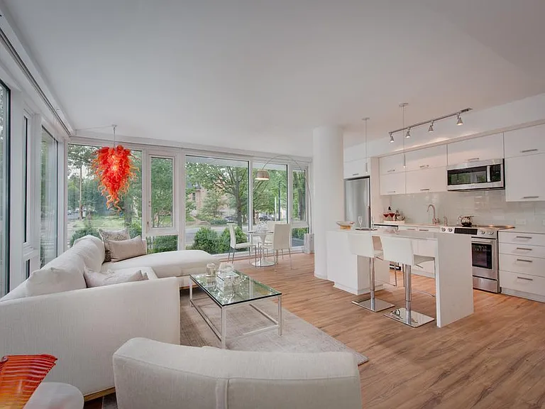 5333 Connecticut — Photo 1