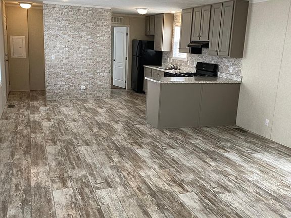 5th image of 59568 Susan Ln E