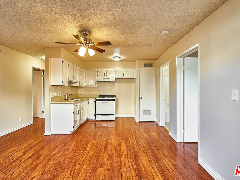 820 S Saint Andrews Pl #203 — Photo 17