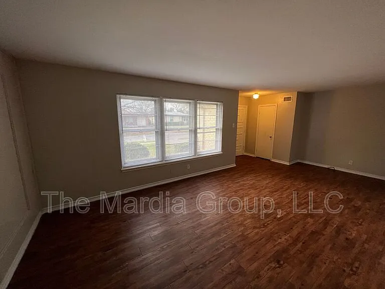 9302 Piper Ln — Photo 4