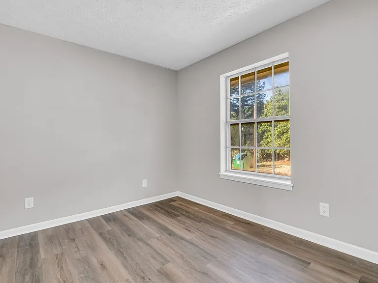 Eastwood Apts — Photo 13