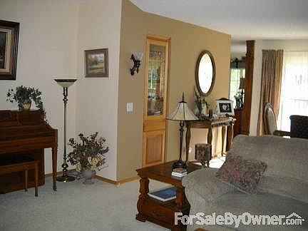 3rd image of 7 Dunsford Dr