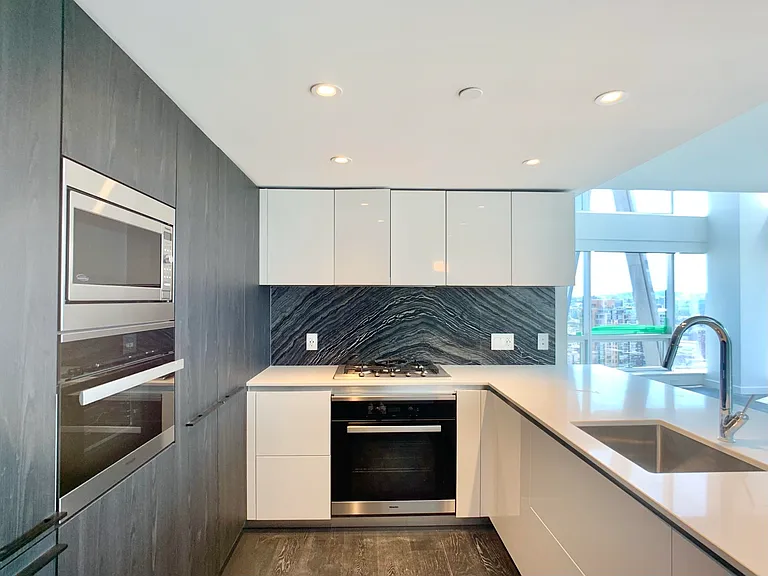 1111 Richards St — Photo 15