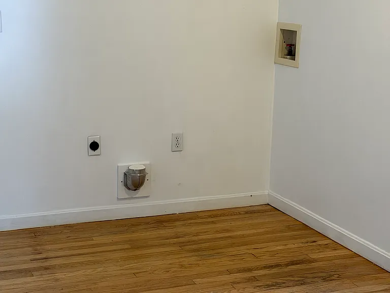 17 Clark St #C — Photo 3