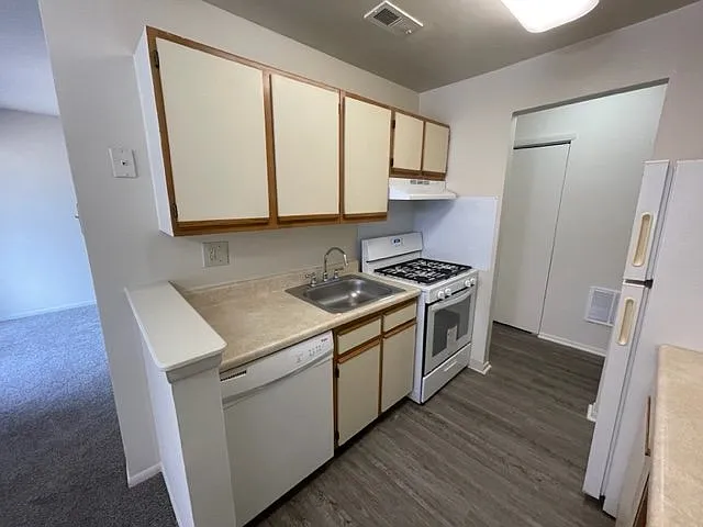 Autumn Ridge Apartments — Photo 106