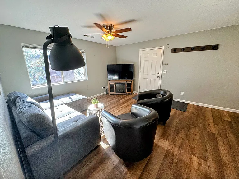 11305 Northwoods Blvd #D — Photo 2