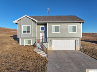 955 Creekside Trl, Woodbine, IA 51579