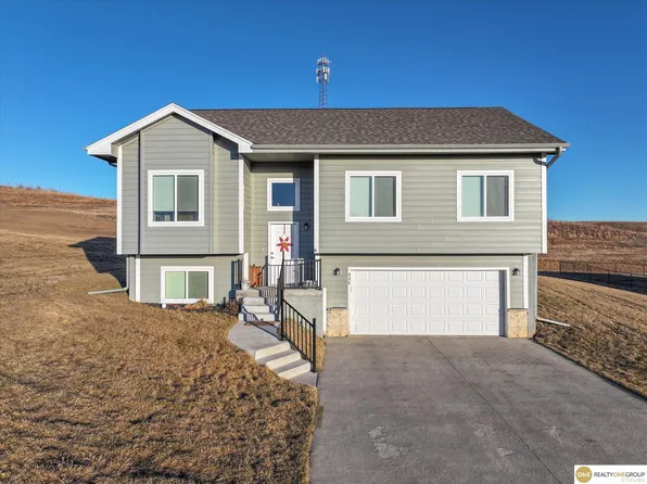 955 Creekside Trl, Woodbine, IA 51579