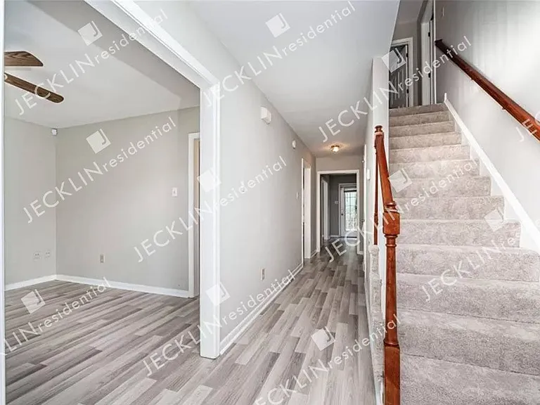 3325 Pemberton Creek Ct — Photo 4