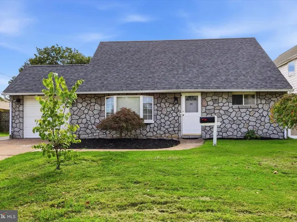 10 E Ln, Levittown, PA 19054