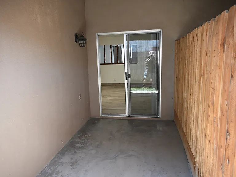 1031 N Lynora St — Photo 7