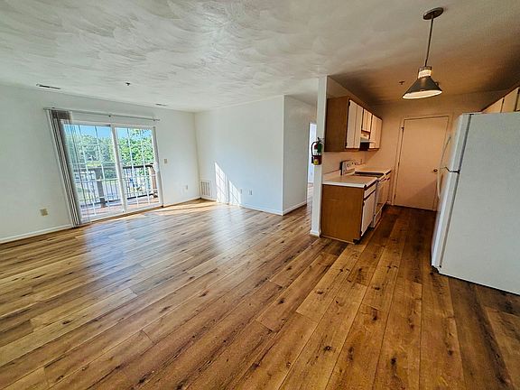 2nd image of 410 Houston St #I