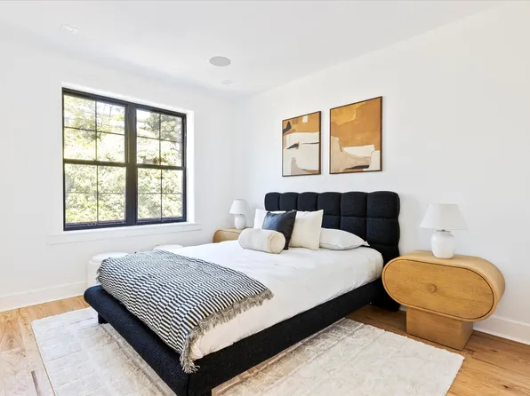 1109 Hancock Street image 15 of 20