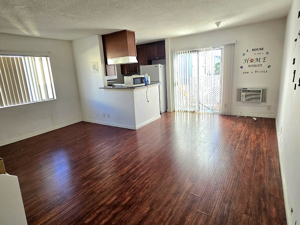 1st image of 3029 Leeward Ave APT 17