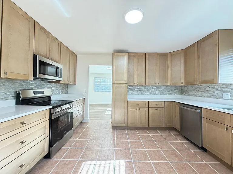 8548 W 62nd Pl — Photo 6