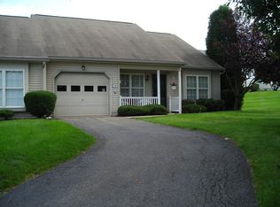 38 Oakgrove Ln, Millersville, PA