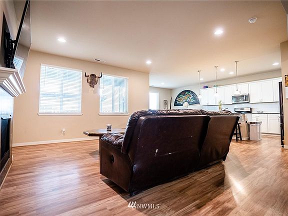 5th image of 9094 Aster St SE