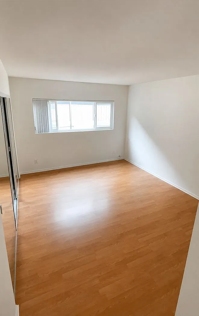 3 bed, 1200 sqft, $4,200 — Photo 4