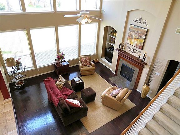 Lovely, flowing, open floor plan in this home!