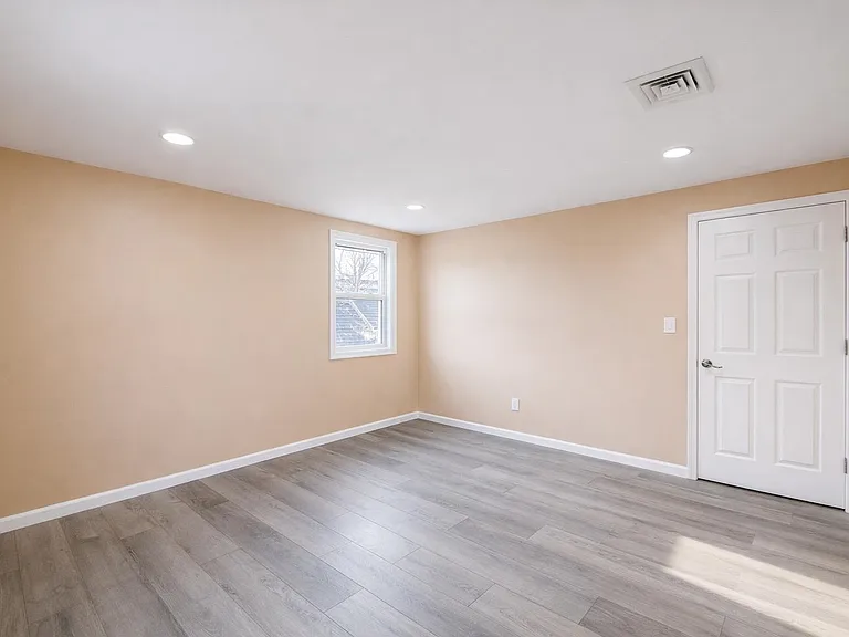 1572 Summit Ave #2 — Photo 16