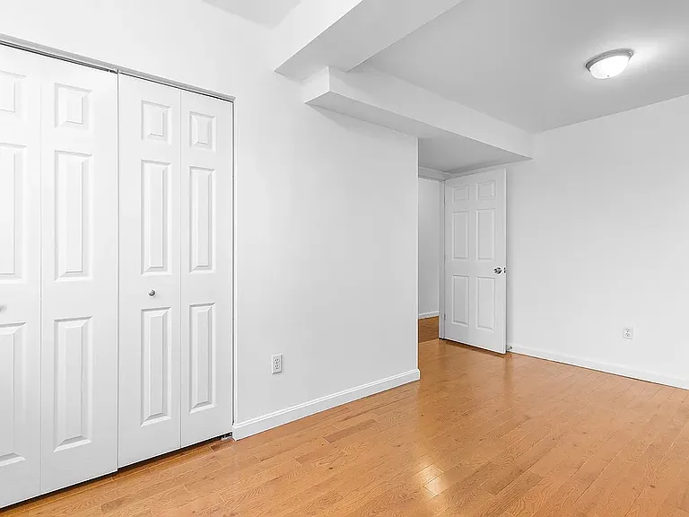 315 22nd St #1 — Photo 4