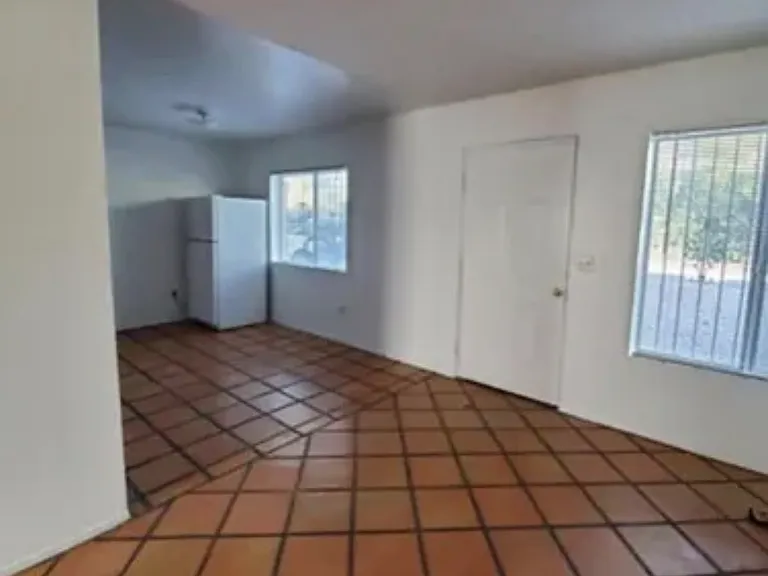 1057 E Halcyon Rd — Photo 5