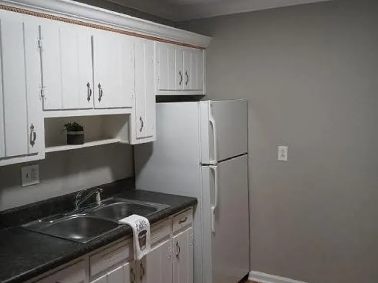 Maple Place Apartments — Photo 9
