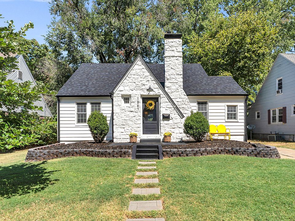 1st image of 1261 E University Street