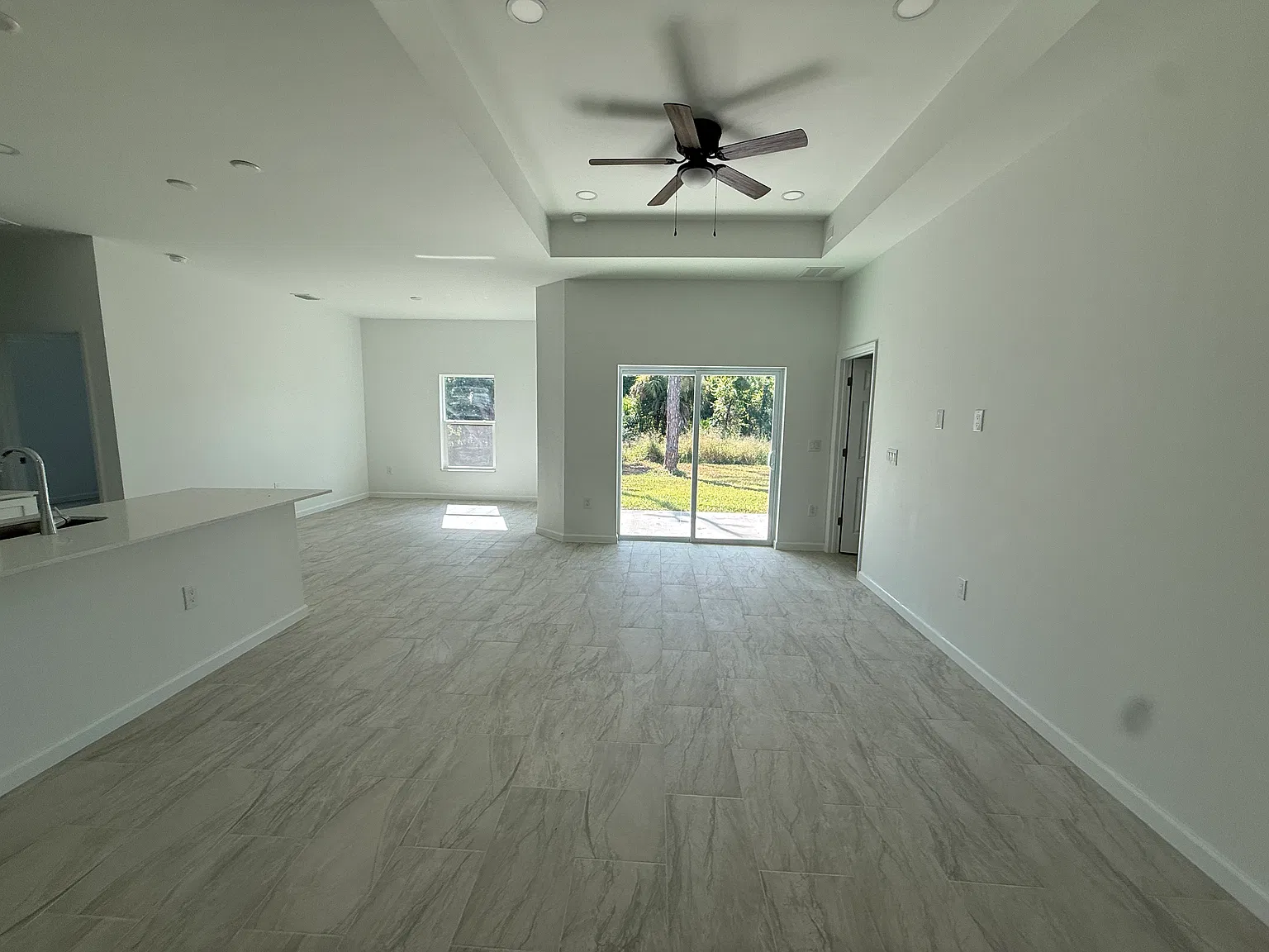 3 bed, 1600 sqft, $2,050 — Photo 4