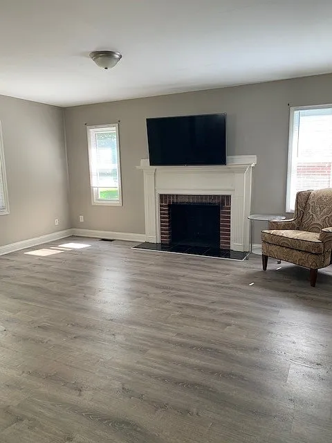 6 bed, 1940 sqft, $5,120 — Photo 2