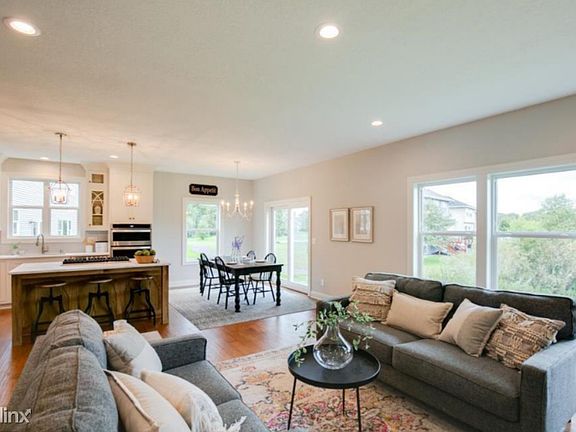 3rd image of 12470 Cottonwood St NW