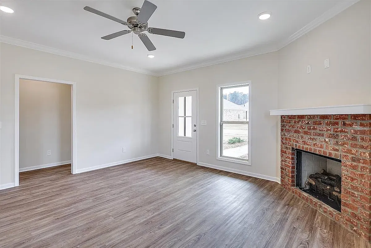 3 bed, 1810 sqft, $2,375 — Photo 2
