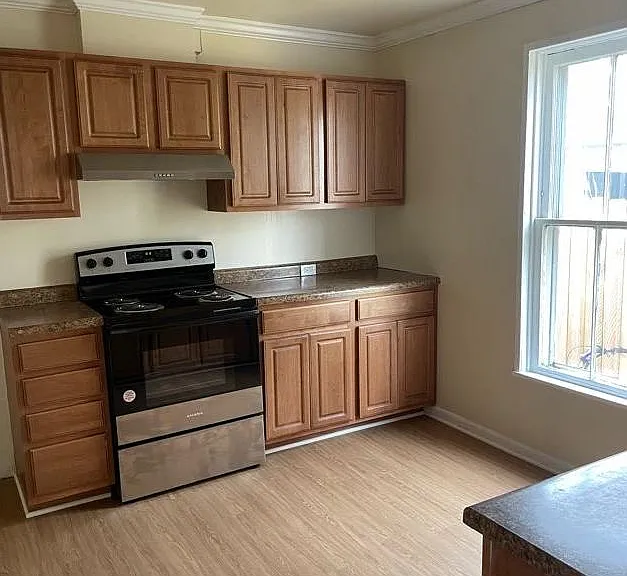 822 E Sycamore St — Photo 7