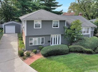 31 Julliard Dr, Plainview, NY 11803