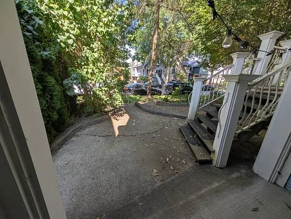 Laurel St — Photo 3