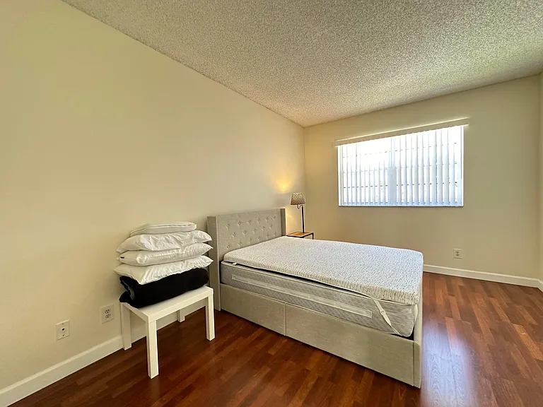 731 Cypress Ln #D — Photo 7