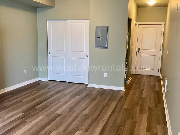 200 E Maple St — Photo 79