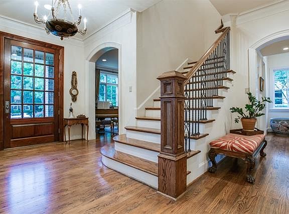 3rd image of 2933 Stanford Ave