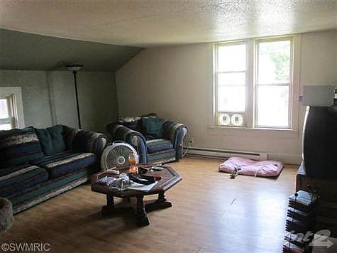 2nd image of 15 Clay St