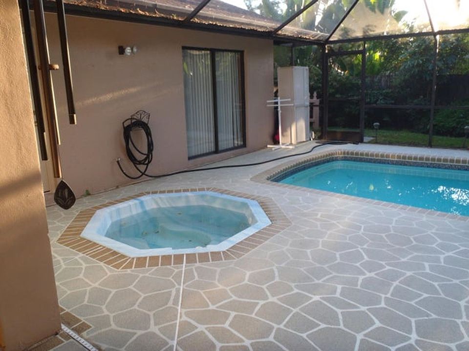 1st image of 14060 Greentree Dr