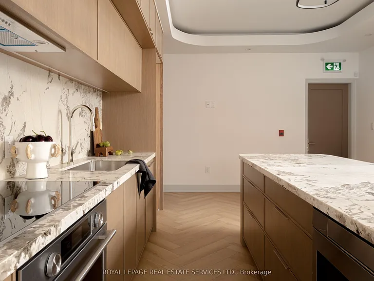 32 Rowanwood Ave #4 — Photo 10