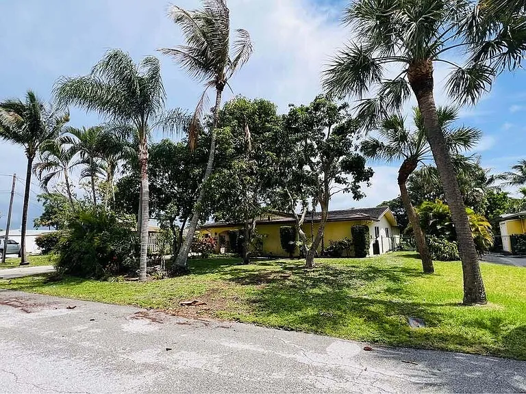 7834 Edgewater Dr — Photo 48
