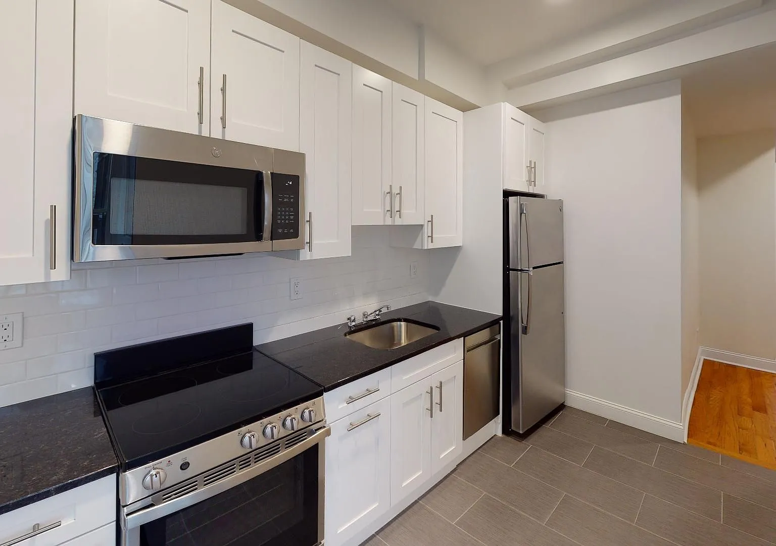 No Fee! Renovated 2BR w/balcony, heat inc near B/C/D trains. — Photo 1