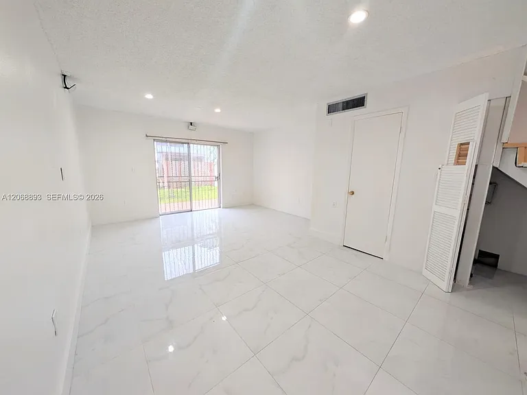 21 SW 109th Ave #B5 — Photo 5