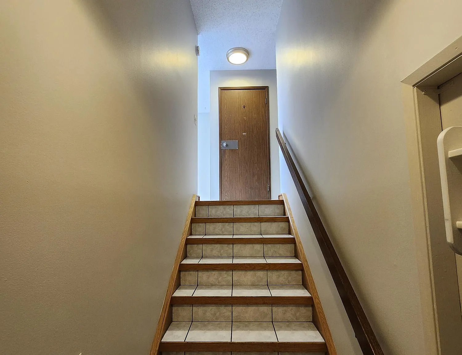 703 56 Avenue SW — Photo 2
