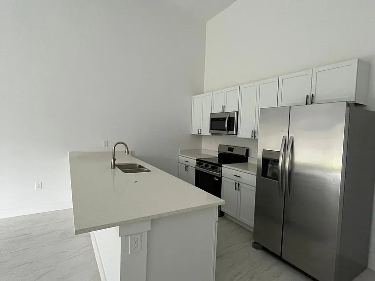 1032 Habershan Ave #1032 — Photo 4