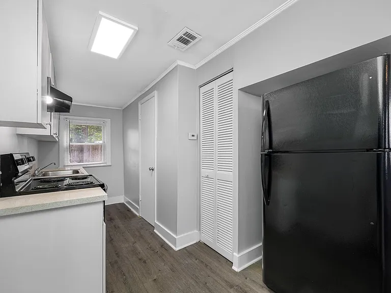 7707 N Huntley Ave — Photo 8