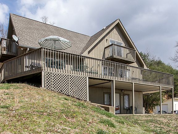 2nd image of 1088 Lakefront Dr