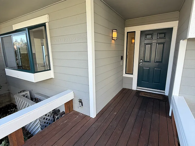 6052 Shelter Bay Ave — Photo 2